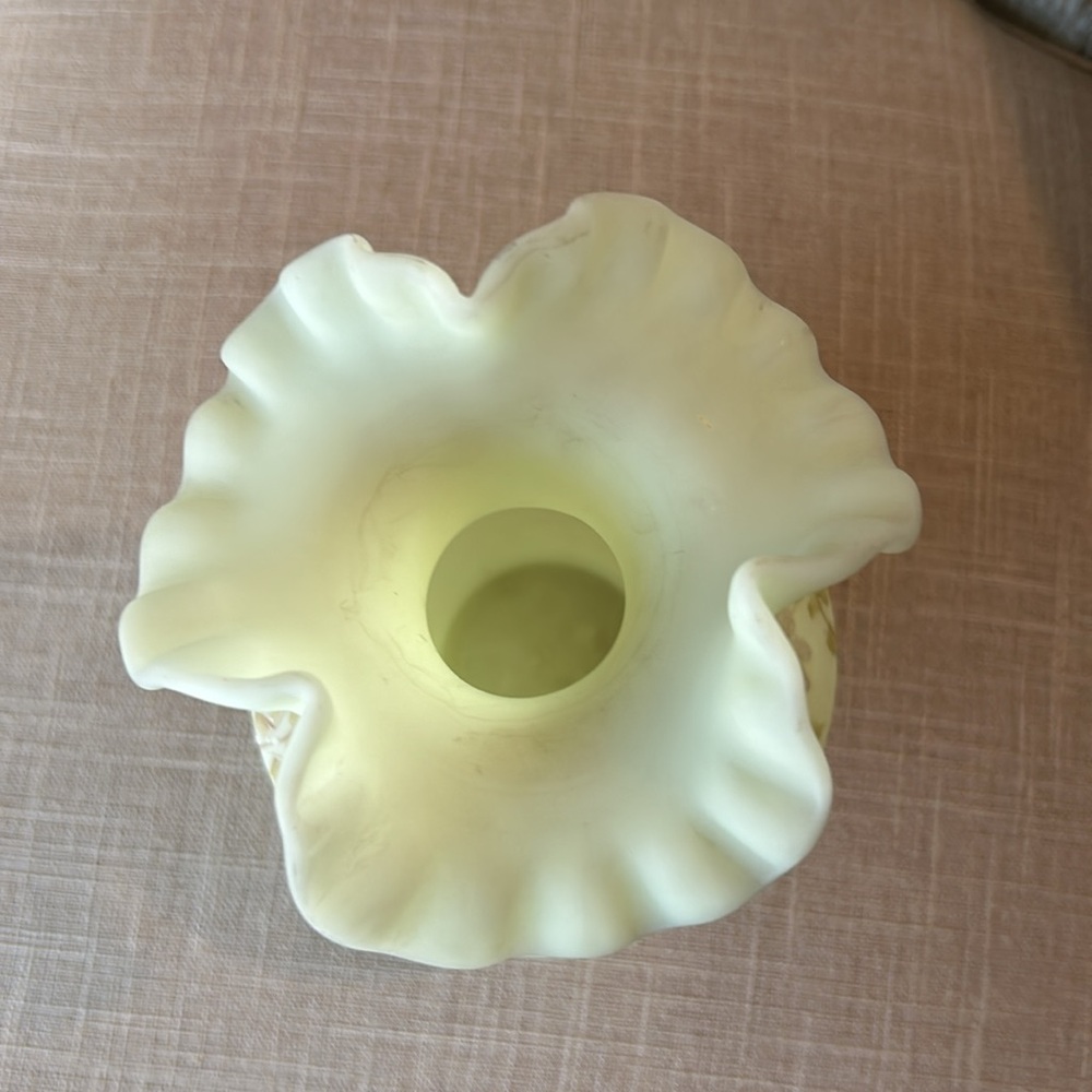 Vintage Fenton Ruffled Hand painted Vase - Picture 2 of 10